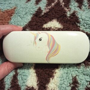 Source Unknown White Unicorn Glasses Case with Pastel Rainbow Mane